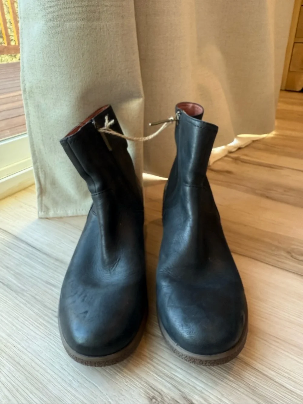 Dankso Black Leather Women's Zip Ankle Boots